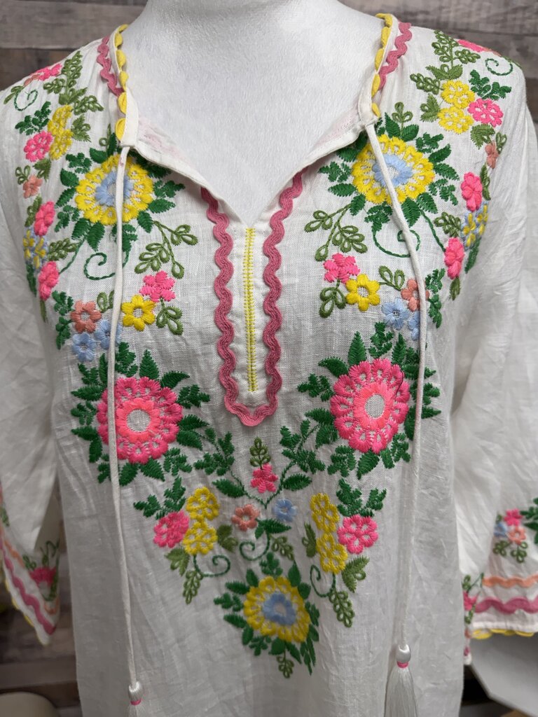 Roller Rabbit White Wildflower Embroidered Kurta