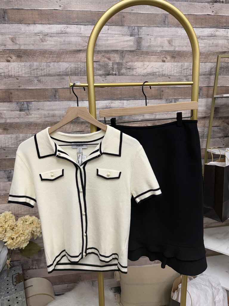 Tahari Arthur Levine Black Flare Skirt