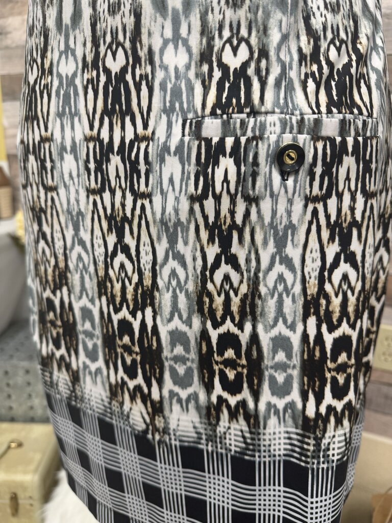 EP Black & White Front Zip Sleeveless