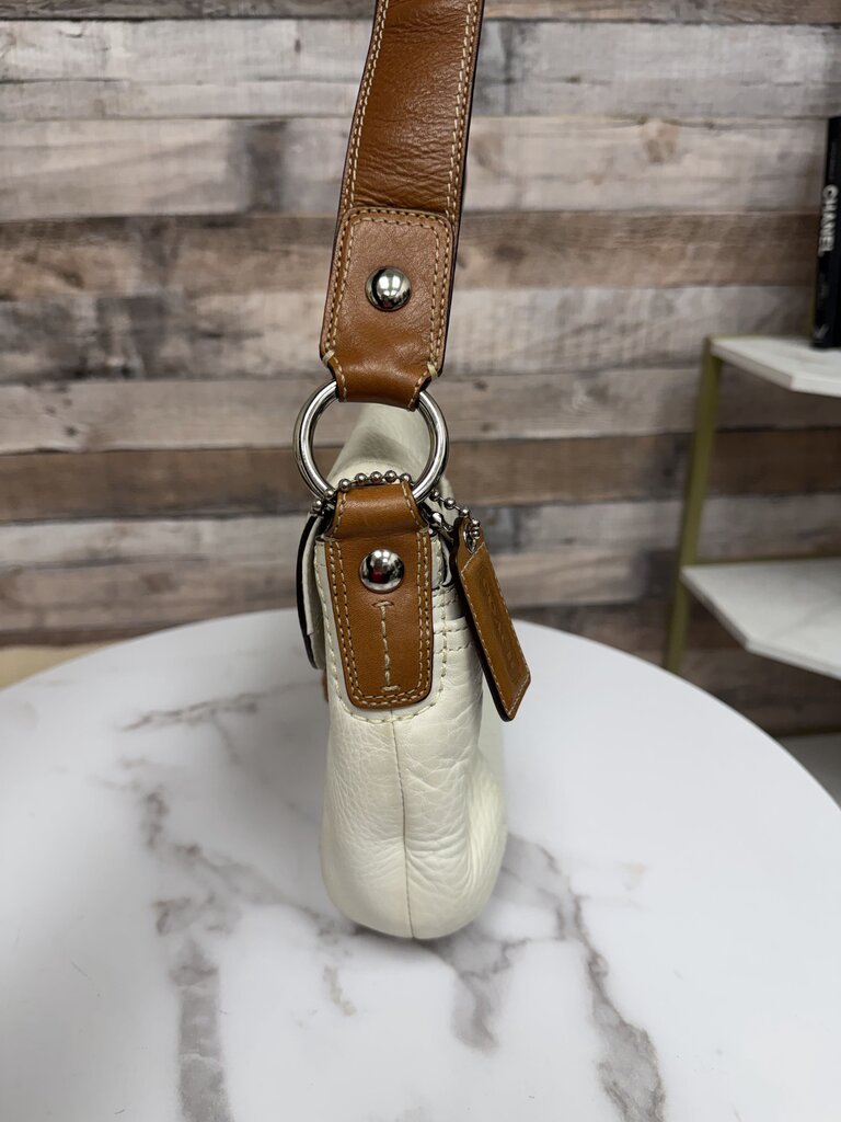 Coach Vintage Y2K Ivory Pebbled Leather Soho Buckle Front