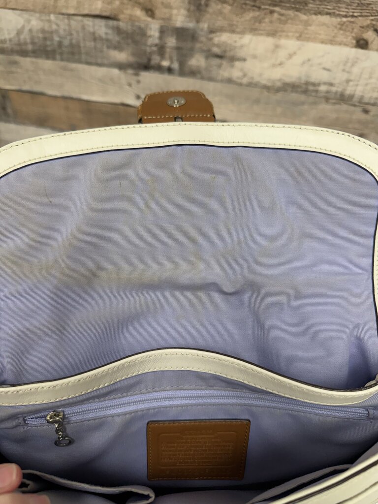 Coach Vintage Y2K Ivory Pebbled Leather Soho Buckle Front