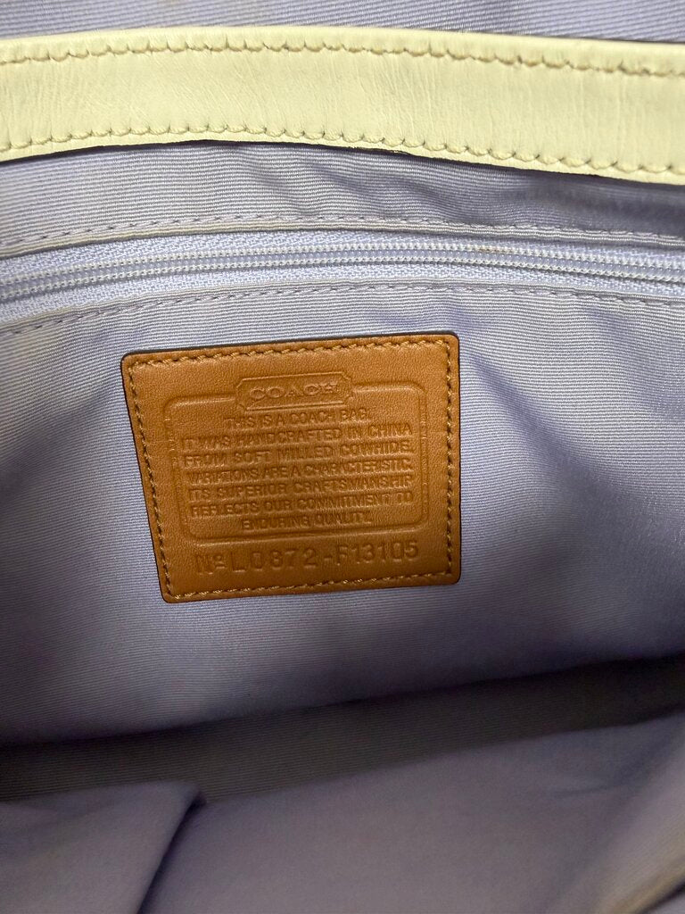 Coach Vintage Y2K Ivory Pebbled Leather Soho Buckle Front