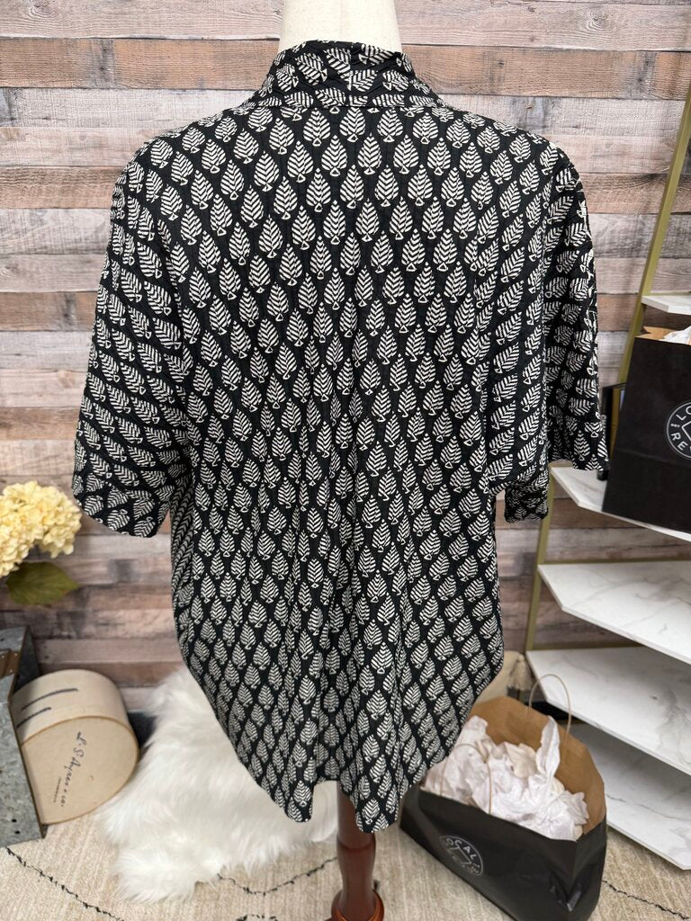 Nagada Egypt Black & White Kimono With Geometric Print