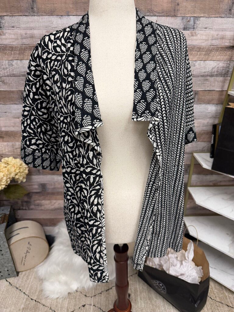 Nagada Egypt Black & White Kimono With Geometric Print