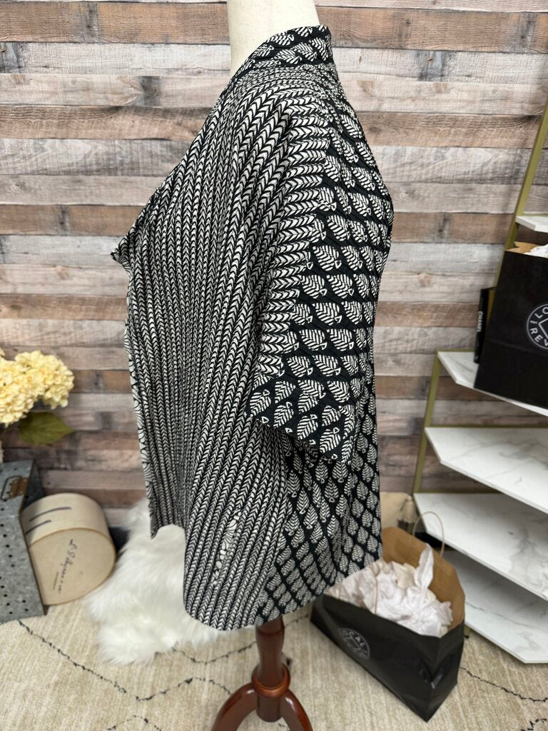 Nagada Egypt Black & White Kimono With Geometric Print