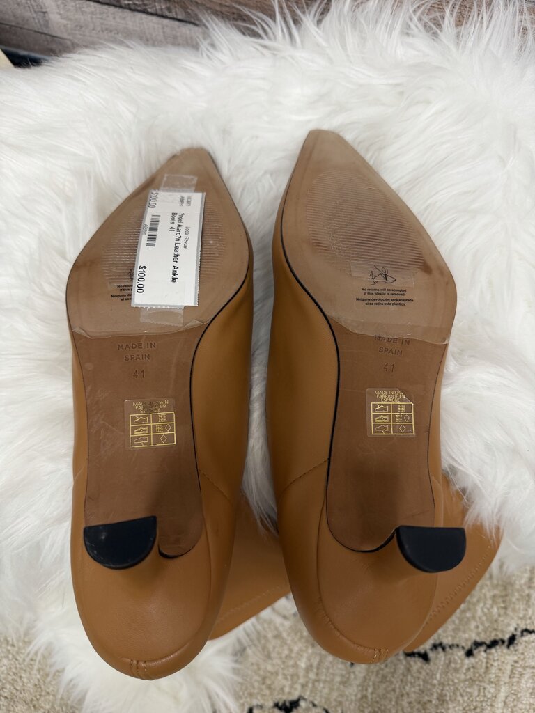 Ángel Alarcón Leather Ankle Boots