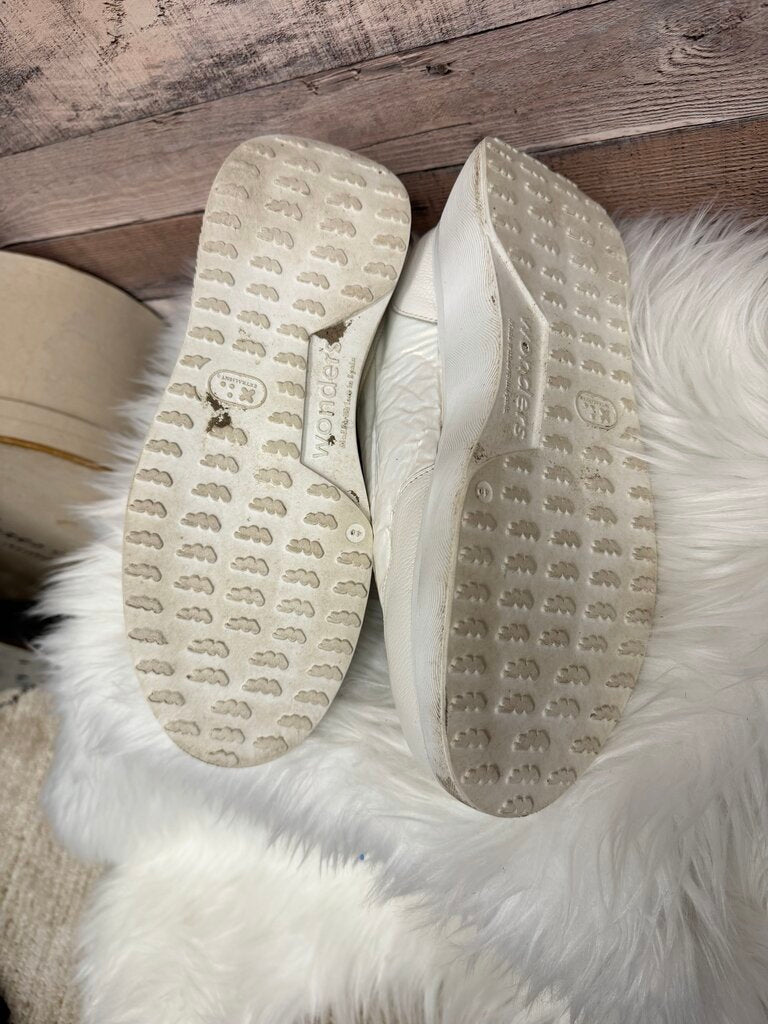 Wonder Brand White With Silver Leather Sneakers