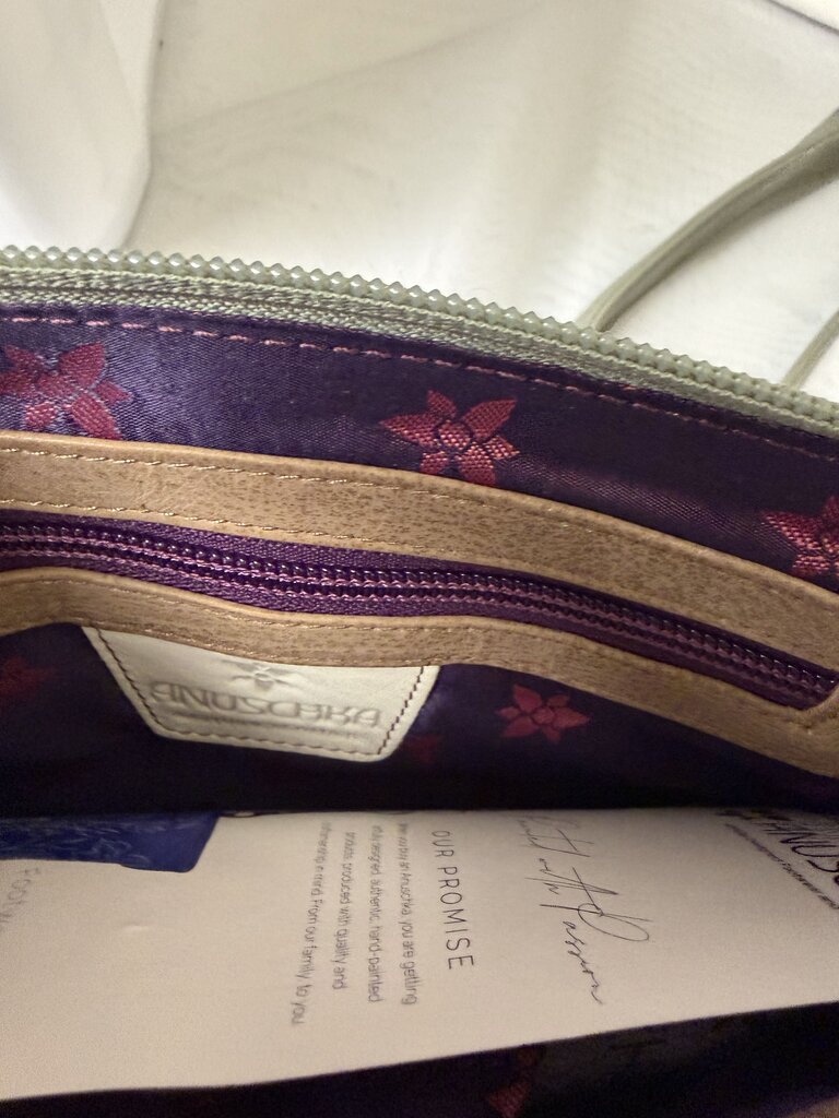 NWT Anuschka Sage W/Peacock Clutch