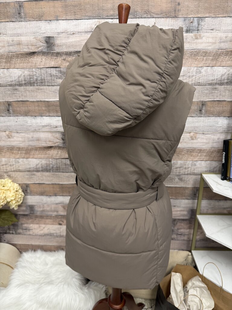 Gap Beige Puffer Mid Length Vest w/Belt