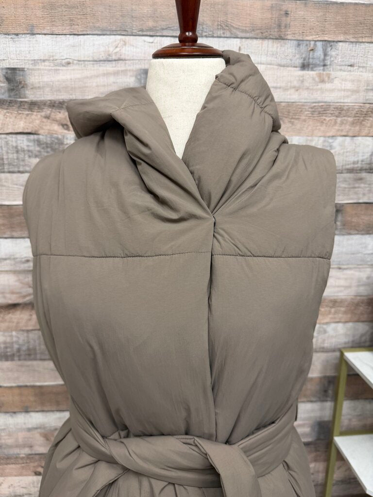 Gap Beige Puffer Mid Length Vest w/Belt