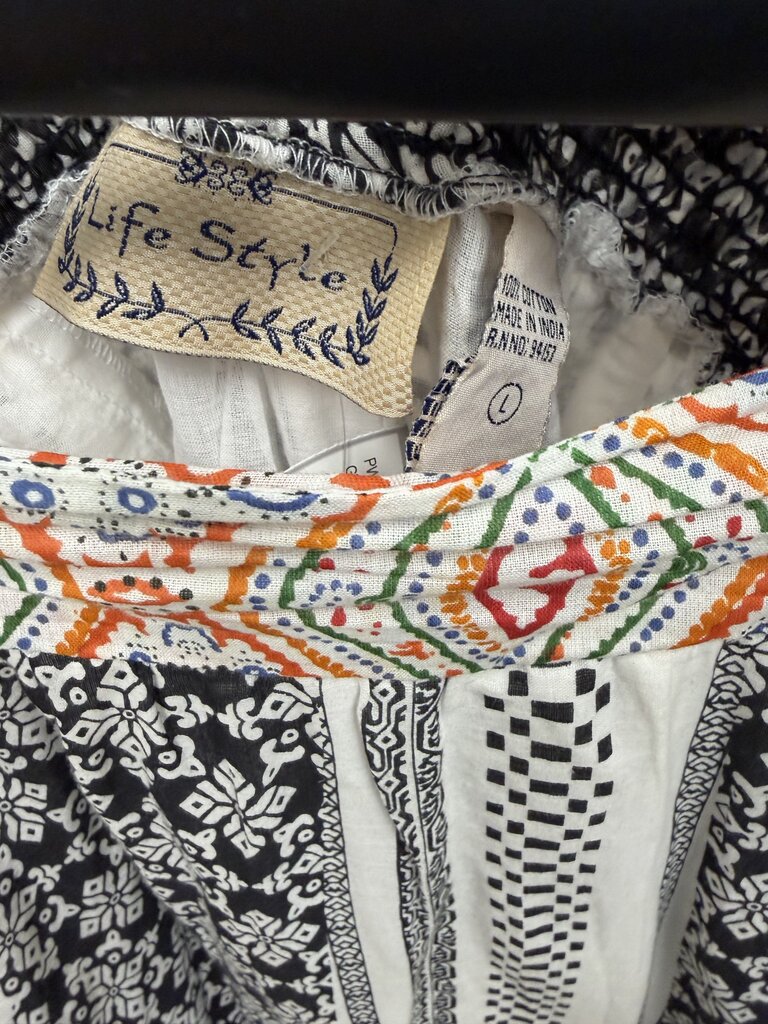 Life Style Black & White Handkerchief Geo Print Skirt