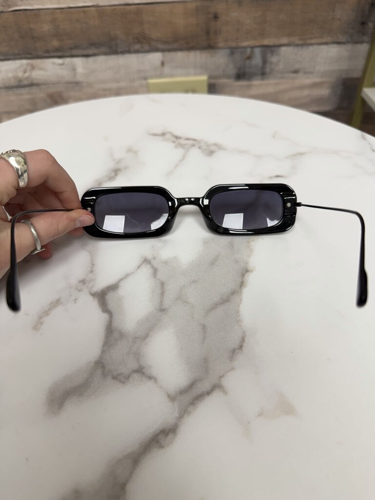 WeWoreWhat Black Rectangular Frame Sunglasses