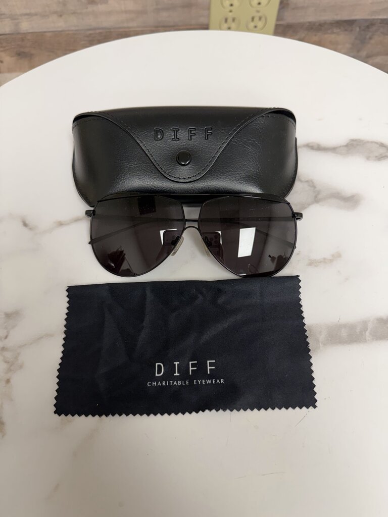 DIFF Charitable Eyewear Black Metal Aviator Sunglasses