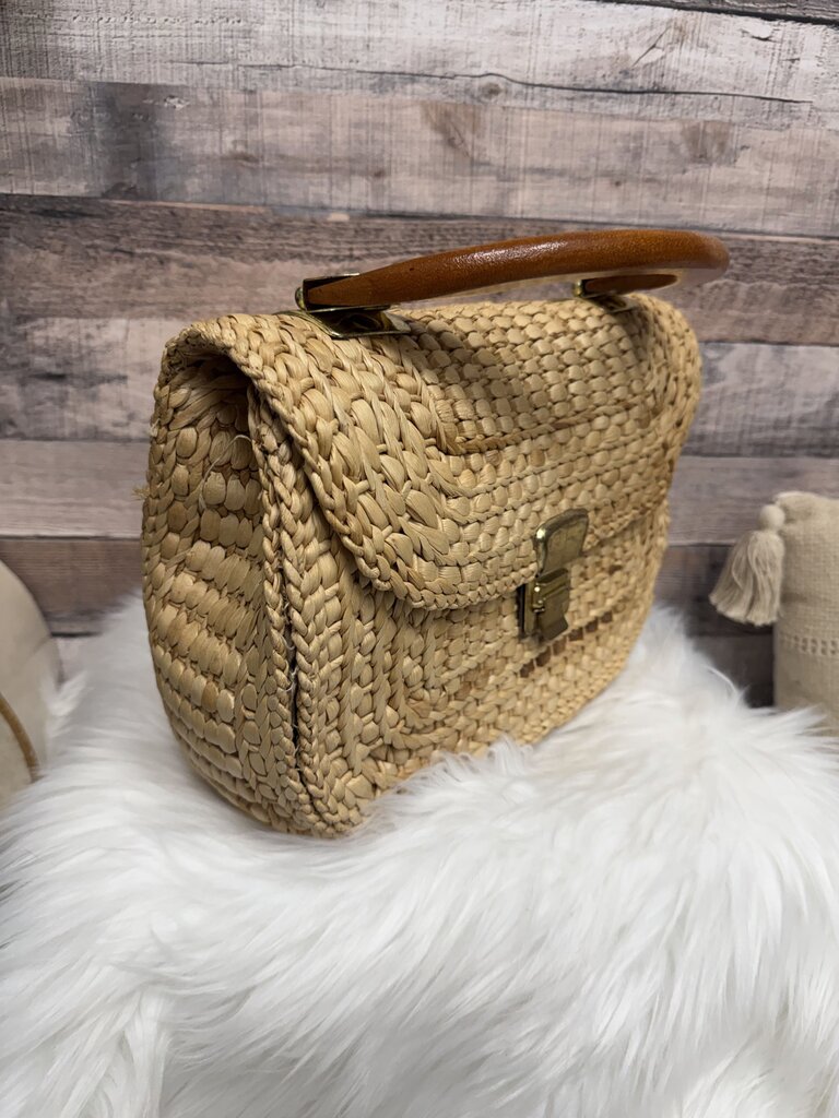 Woven Straw Bag With Bamboo Handle Metal Clasp Closure Gold Tone