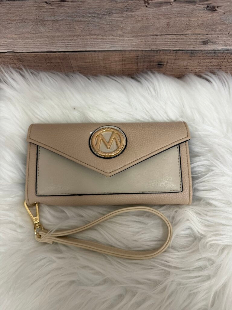 Miak Collection Cream Envelope Wristlet Wallet