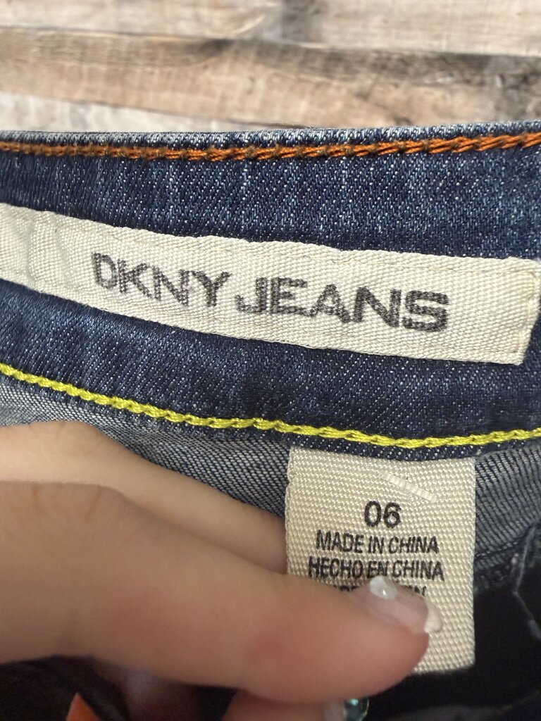 DKNY Mid-Rise Skinny Crop Navy Capri Jeans