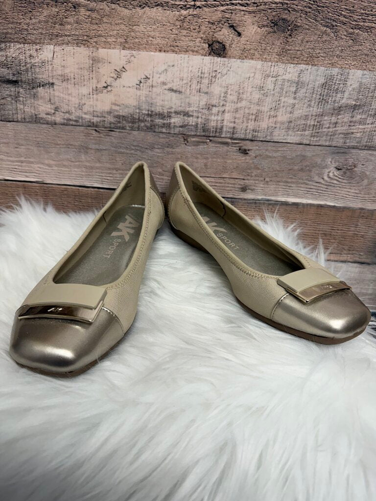 Anne Klein Cream/Gold Leather Ballet Flats