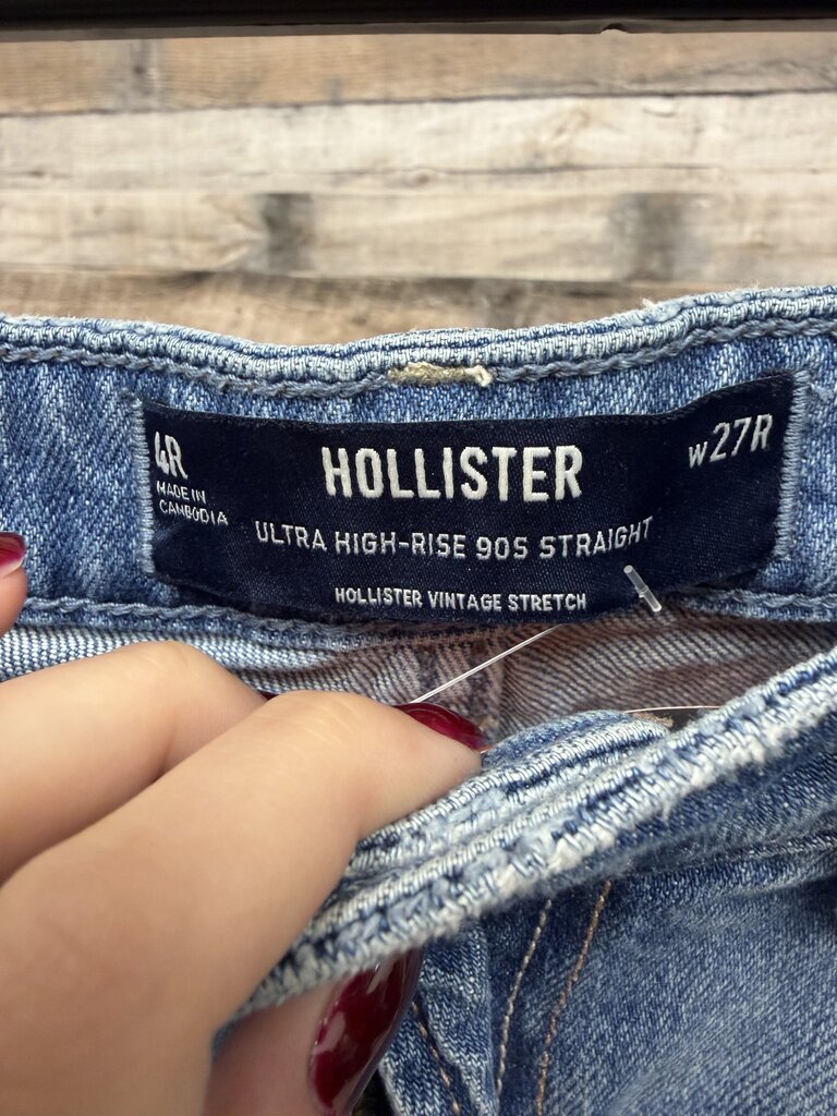 Hollister Ultra High-Rise 90s Straight Jeans