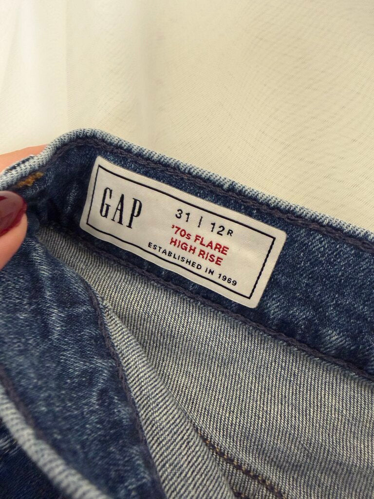 Gap Mid-Rise Straight Leg Jeans