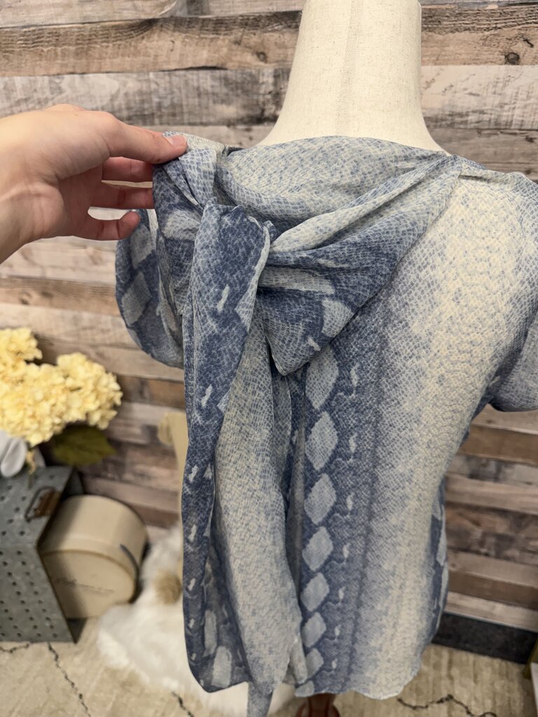 Bebe blue snake print ruffle top