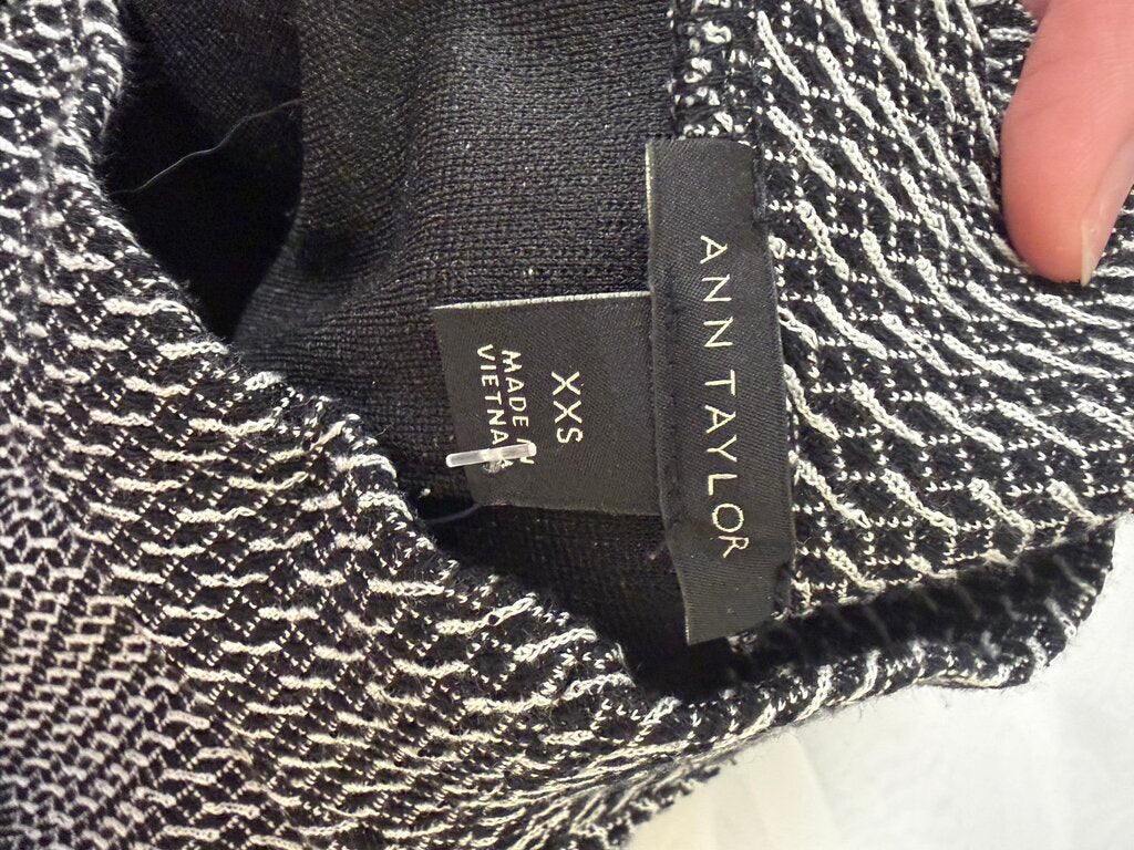 Ann Taylor black/white sleeveless wrap top