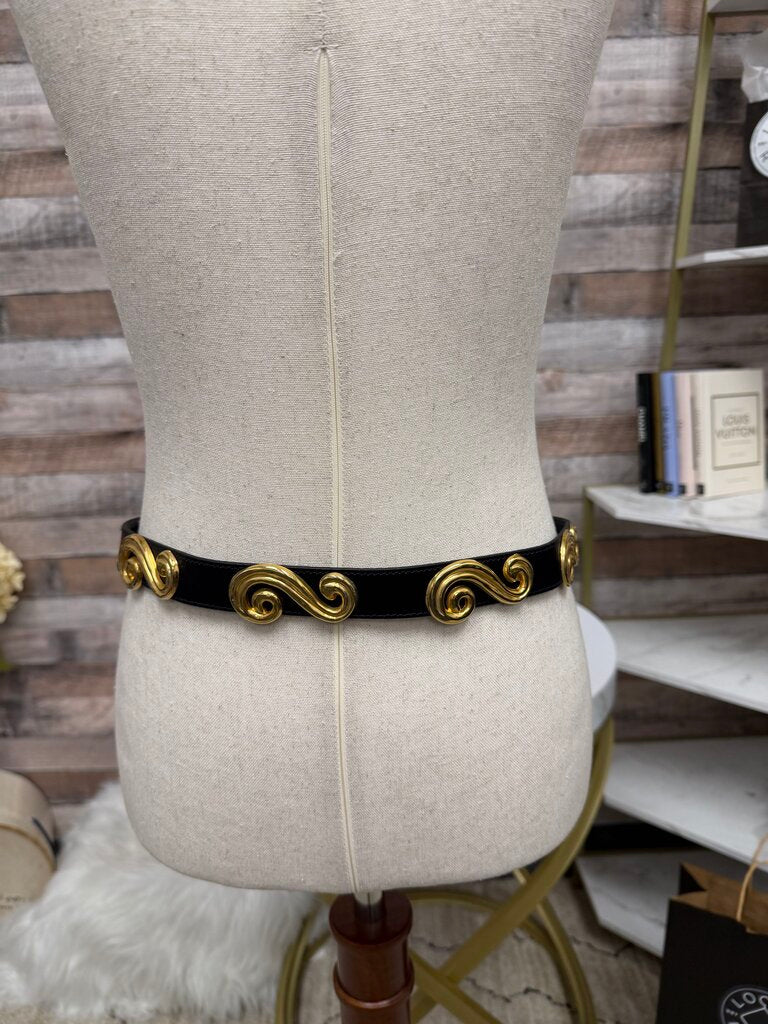 Avignon black belt with gold medallion detail