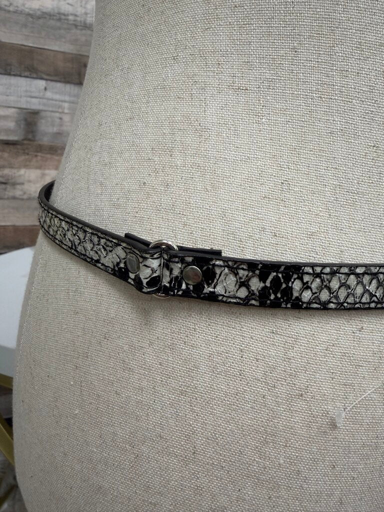 No brand faux snake skin belt
