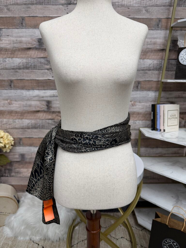 no label black/gold silk scarf