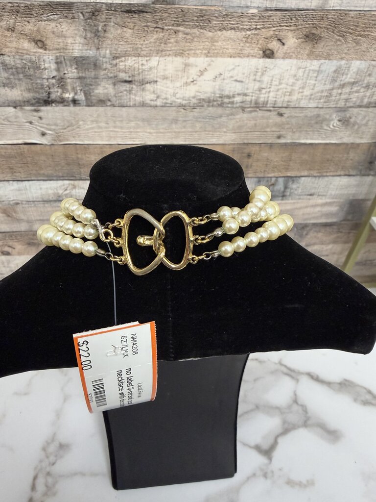 no label 3-strand pearl necklace with decorative clasp