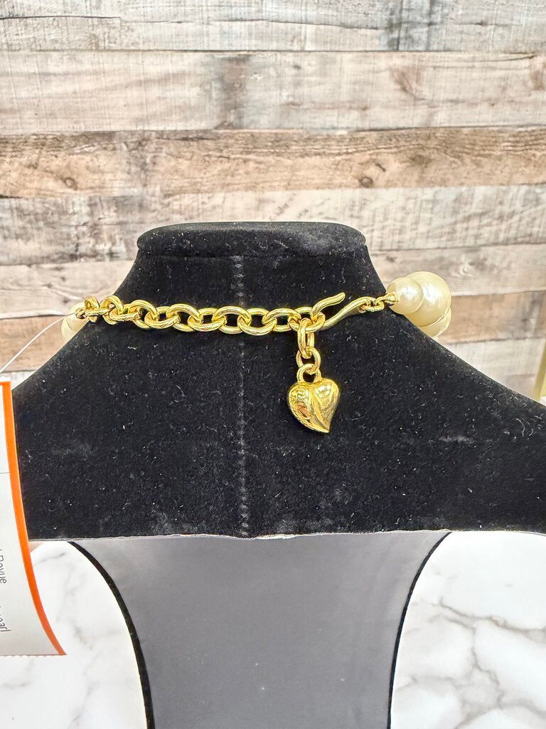 Carolee single strand pearl necklace with heart closure clasp