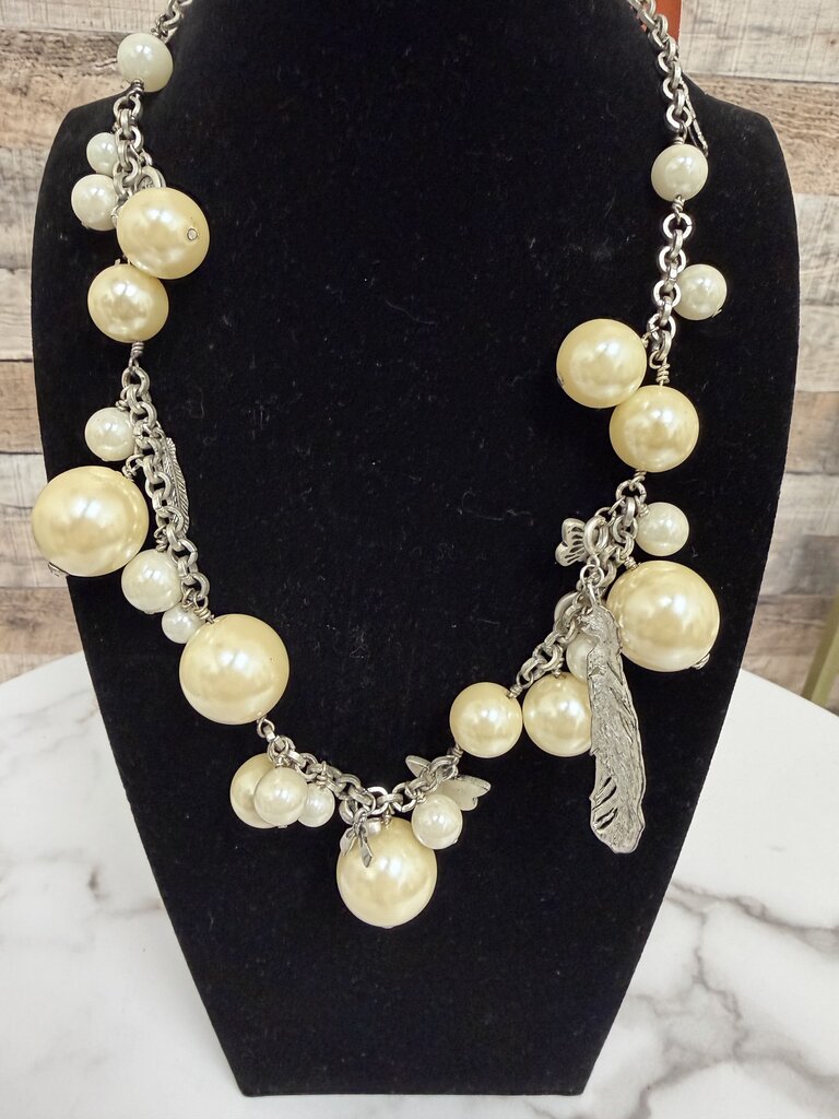no label pearl with silver charm necklace