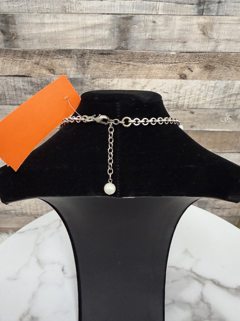 no label pearl with silver charm necklace