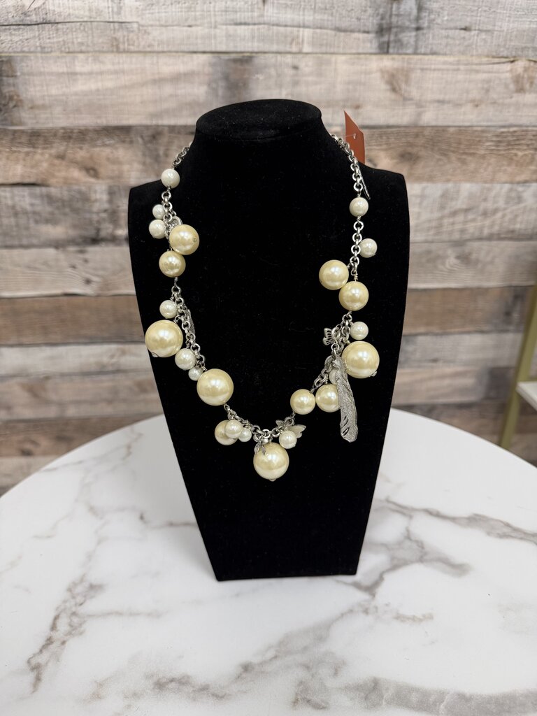 no label pearl with silver charm necklace