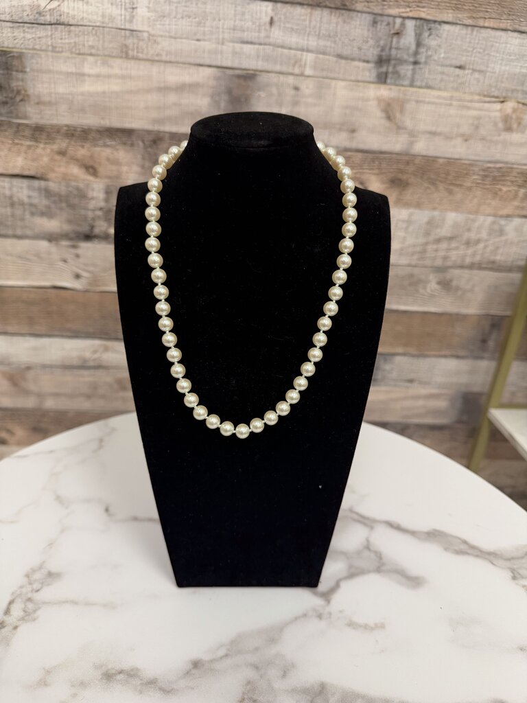 Carolee authentic pearl necklace with gold clasp
