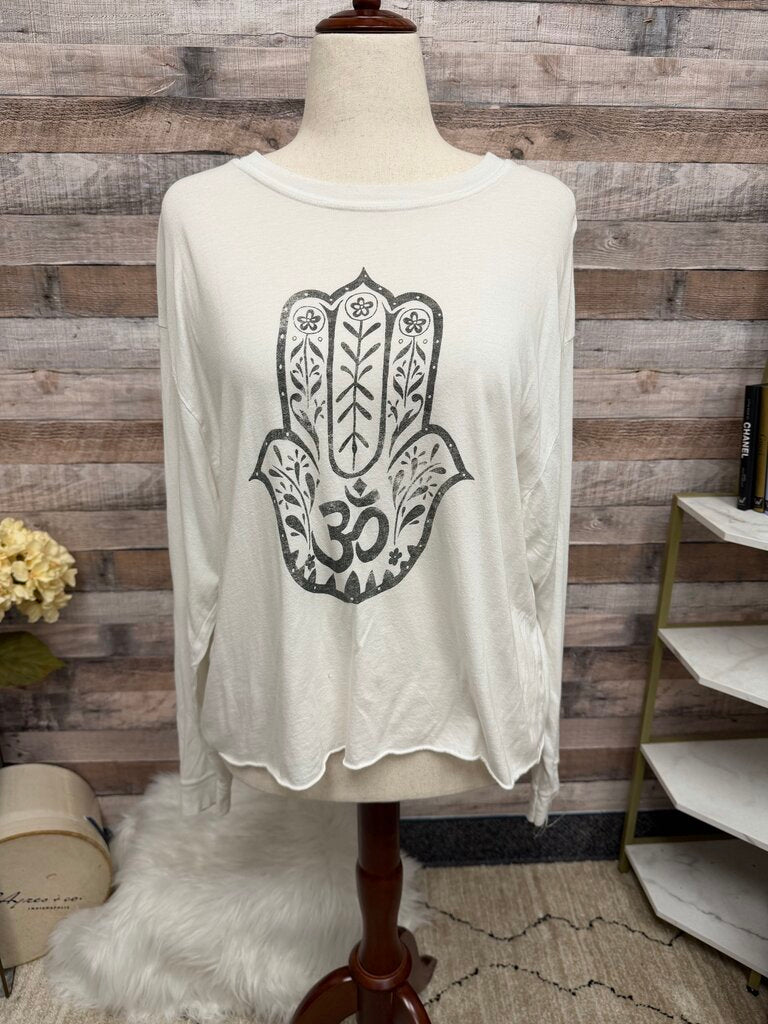 no label white hamsa hand long sleeve tee