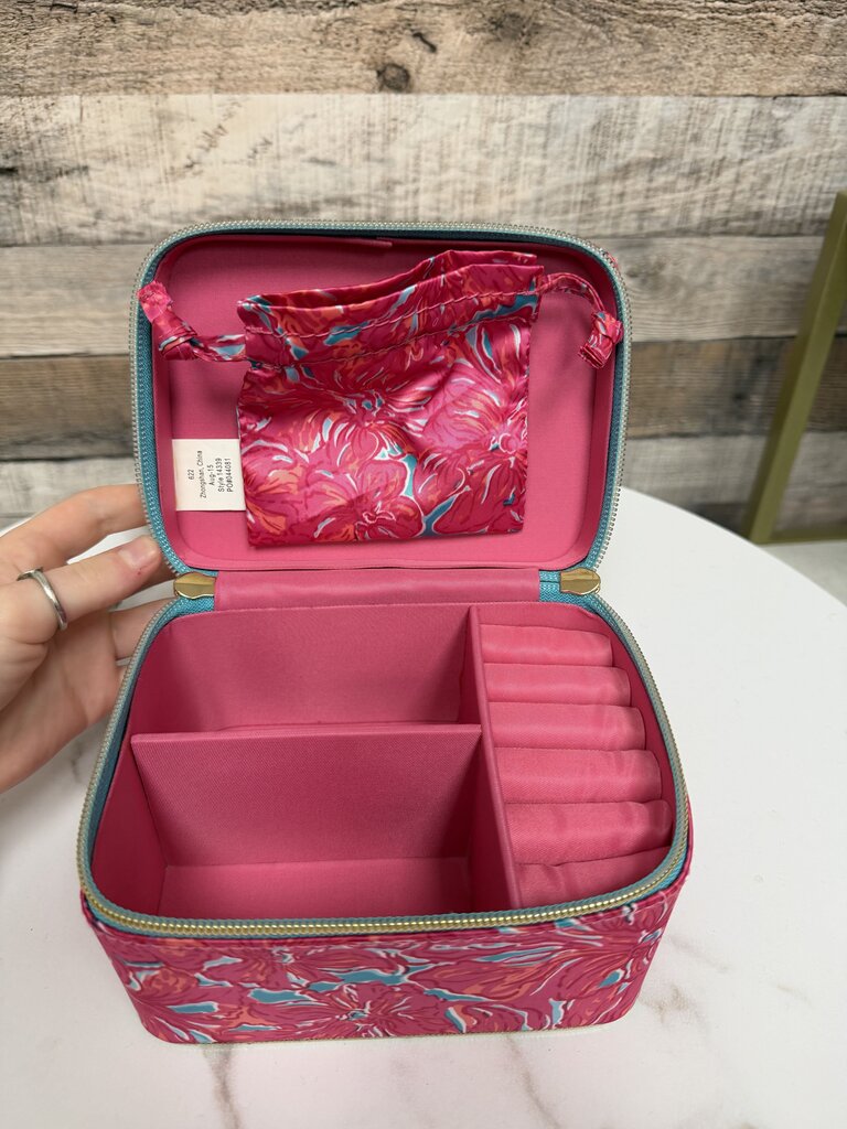 Lilly Pulitzer Nylon Cosmetic Train case /w Floral Pattern