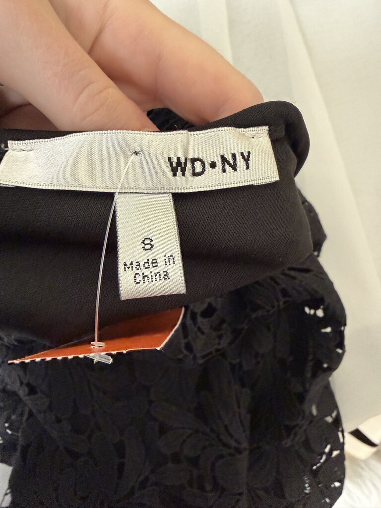 WD.NY black lace top with short sleeves