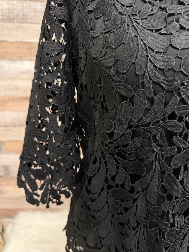 WD.NY black lace top with short sleeves
