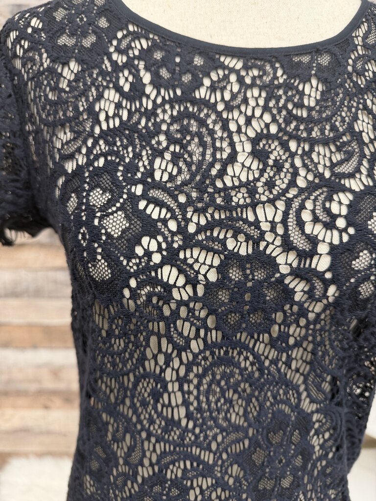 New York &Co. black lace short sleeve top