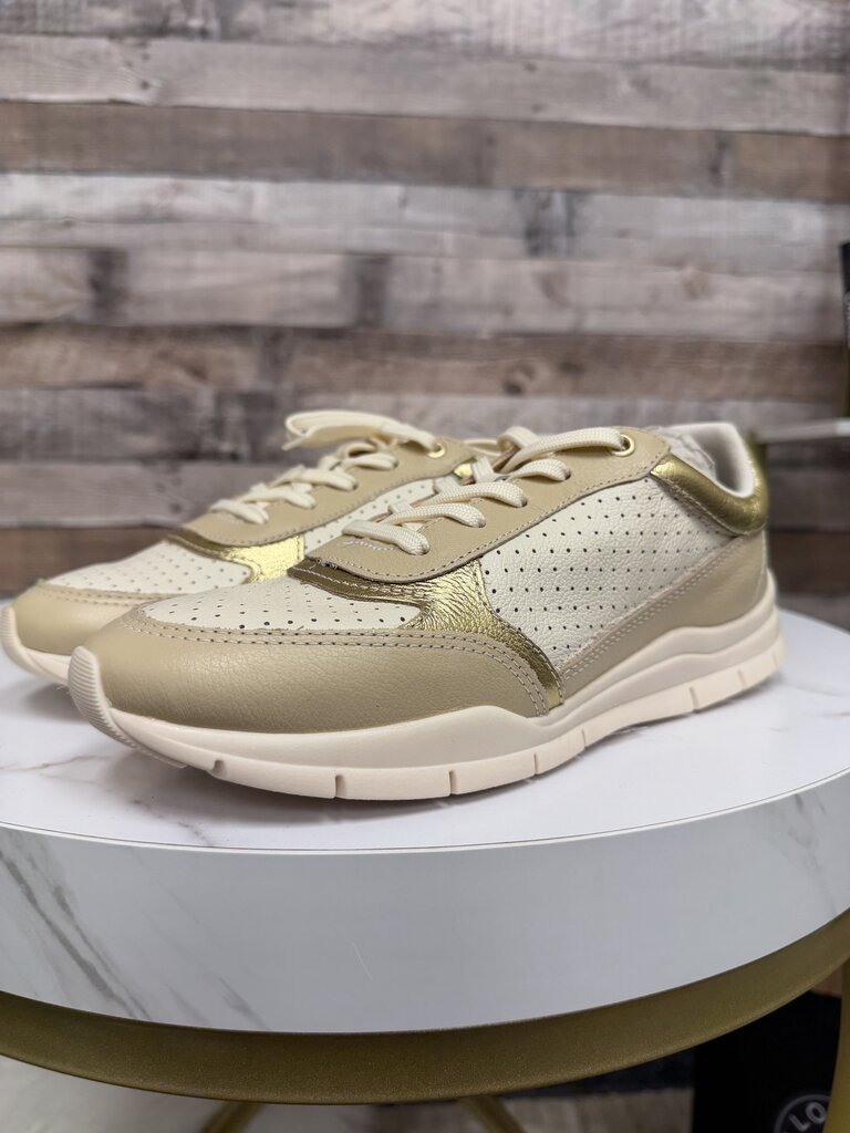 Comfort flex cream/gold leather lace up sneaker NWT Comfortflex cream/gold 10 women SHOES