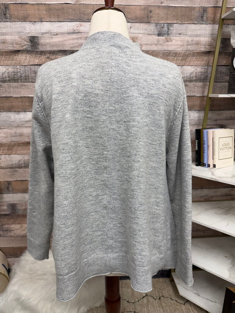 M-Rena gray v-neck button front cardigan
