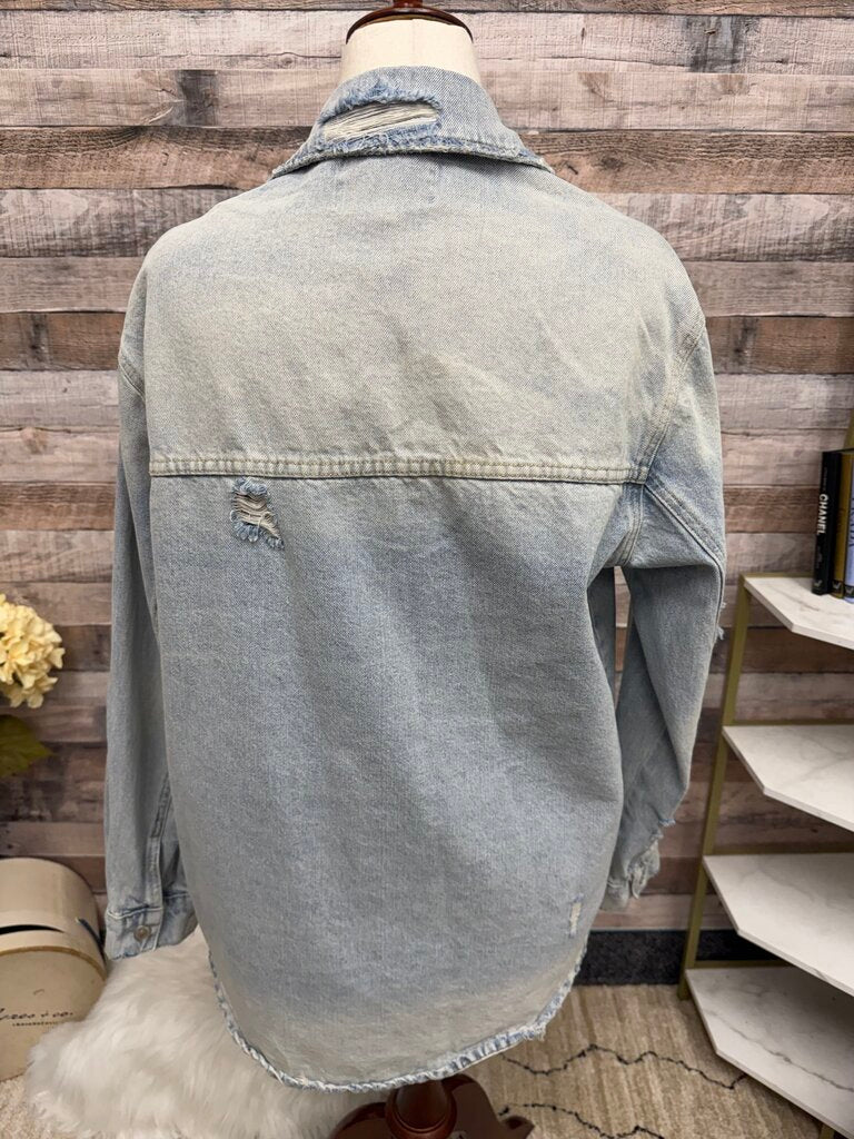 Signature Eight light blue denim shirt jacket distressed style with raw hem light blue medium women JACKETS & COATS