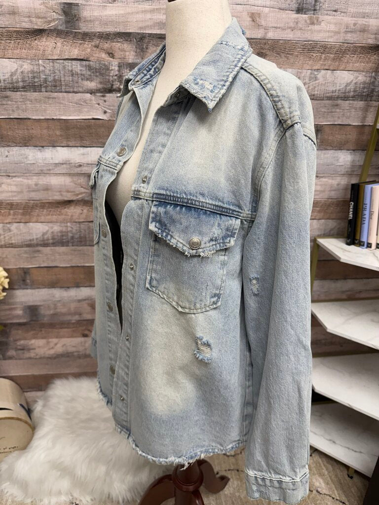 Signature Eight light blue denim shirt jacket distressed style with raw hem light blue medium women JACKETS & COATS
