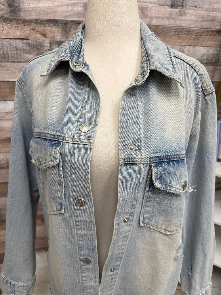 Signature Eight light blue denim shirt jacket distressed style with raw hem light blue medium women JACKETS & COATS