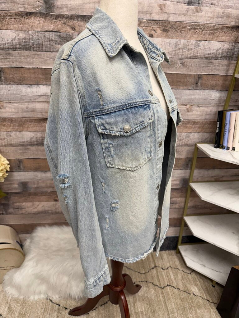 Signature Eight light blue denim shirt jacket distressed style with raw hem light blue medium women JACKETS & COATS