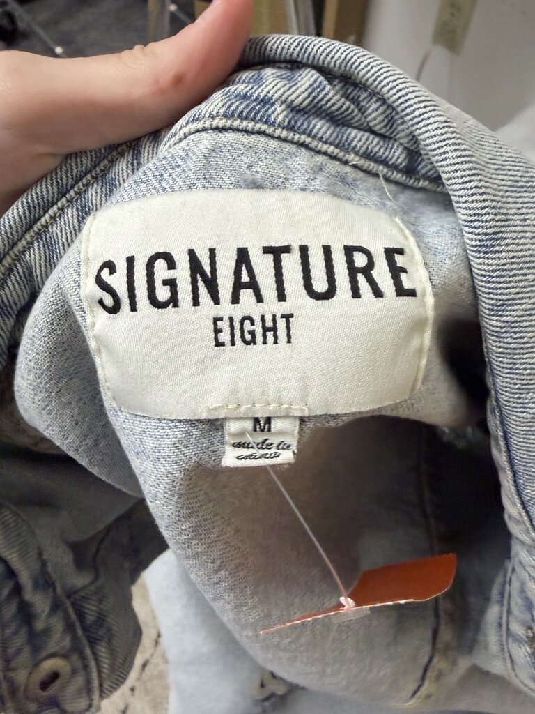 Signature Eight light blue denim shirt jacket distressed style with raw hem light blue medium women JACKETS & COATS