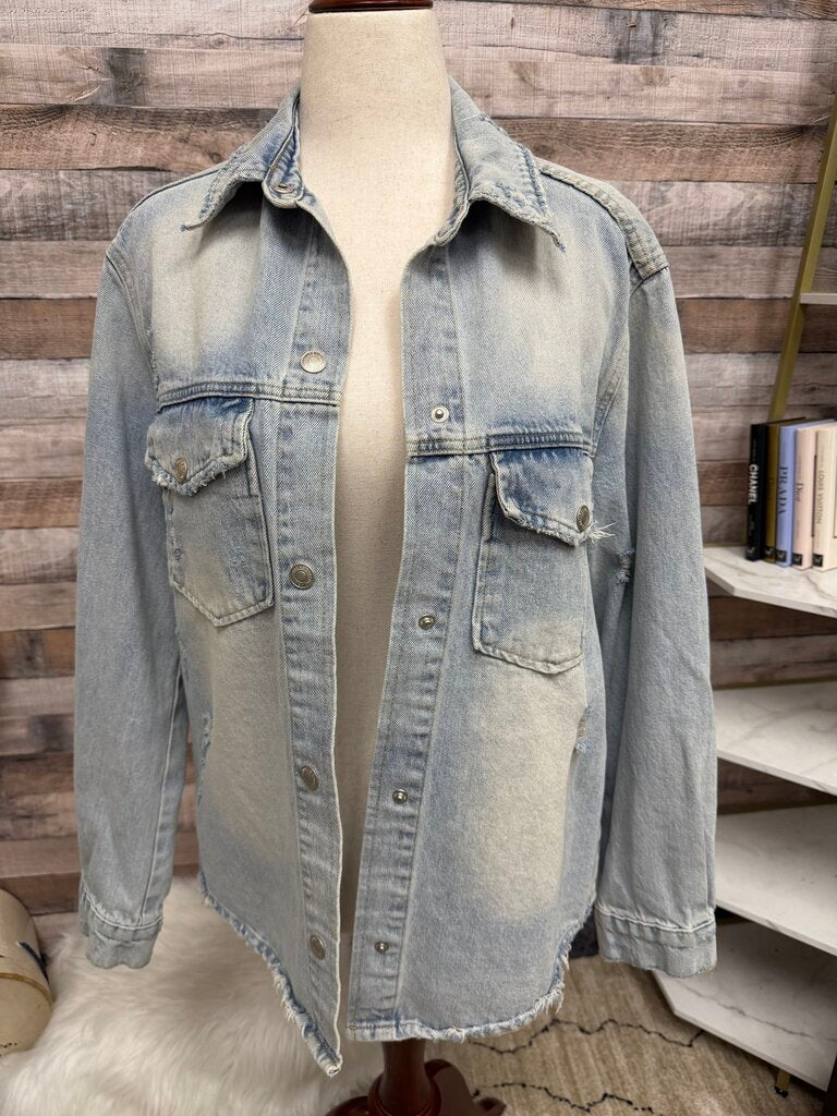 Signature Eight light blue denim shirt jacket distressed style with raw hem light blue medium women JACKETS & COATS