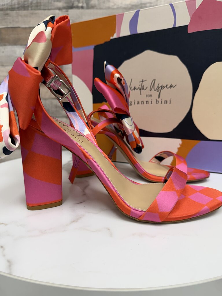 Gianni Bini pink with large bow detail high heel shoe