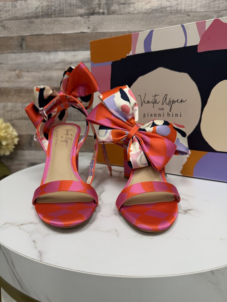 Gianni Bini pink with large bow detail high heel shoe