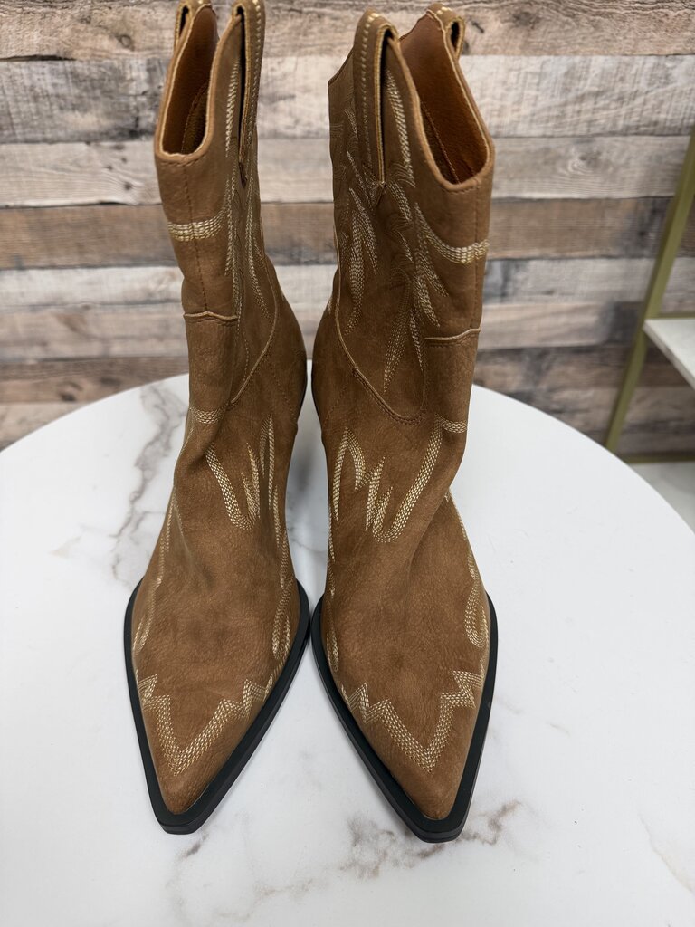 Oasis Society brown faux suede western boot
